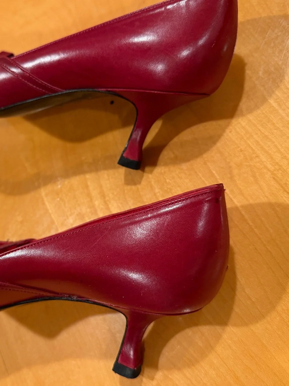 Red Pointed Toe Women’s Pumps